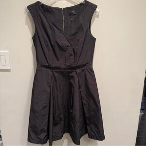 CUE Sleeveless Black V Neck Flare Dress Size 10 Women’s